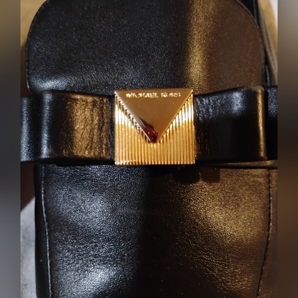 Michael Kors Size 8.5m Black Leather Flats with Gold Accent - Picture 2 of 16